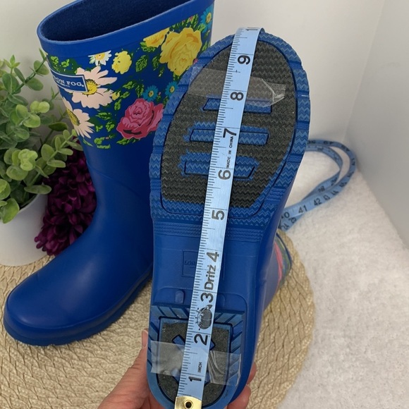 London Fog blue w/floral pattern rubber rain boots, see photos for approx size - Picture 7 of 15
